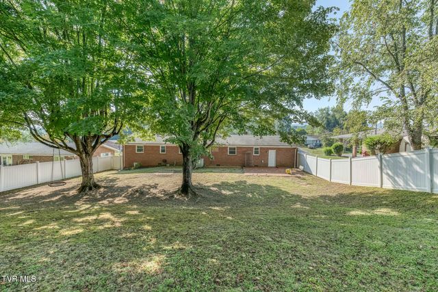 2208 Wyndale Road, Johnson City, TN 37604