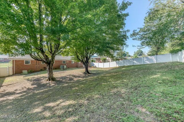 2208 Wyndale Road, Johnson City, TN 37604