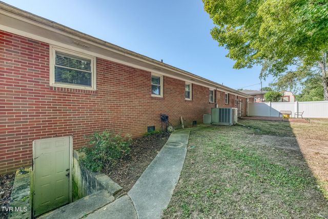2208 Wyndale Road, Johnson City, TN 37604