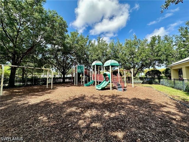 1823 Alameda DR, Naples, FL 34120