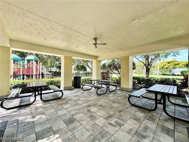 1823 Alameda DR, Naples, FL 34120