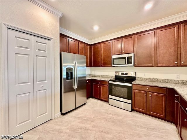 1823 Alameda DR, Naples, FL 34120