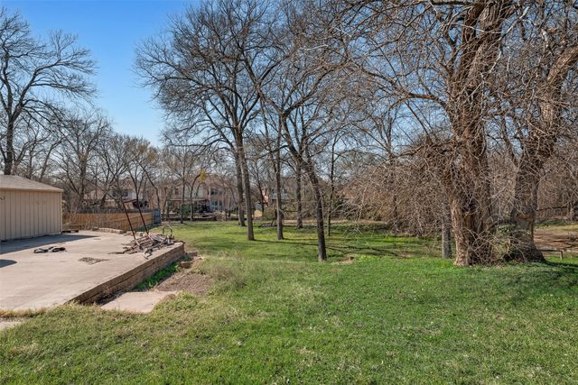 1301 Ranch Valley Drive, Desoto, TX 75115