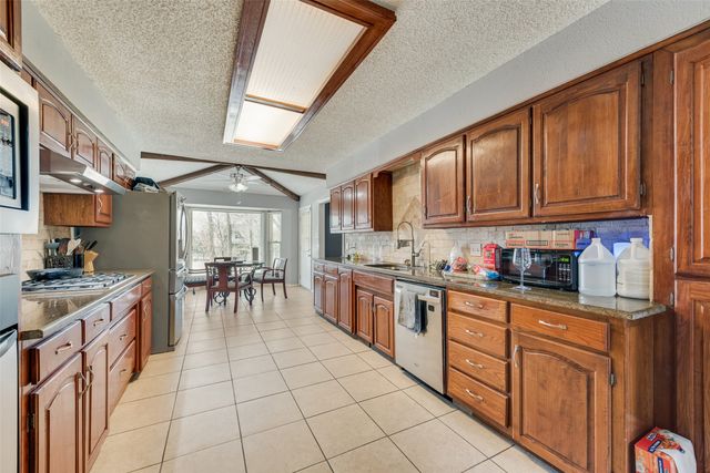 1301 Ranch Valley Drive, Desoto, TX 75115