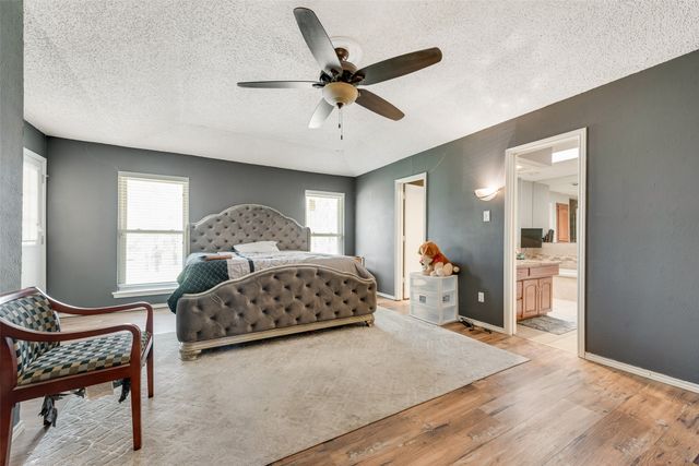 1301 Ranch Valley Drive, Desoto, TX 75115