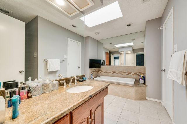 1301 Ranch Valley Drive, Desoto, TX 75115