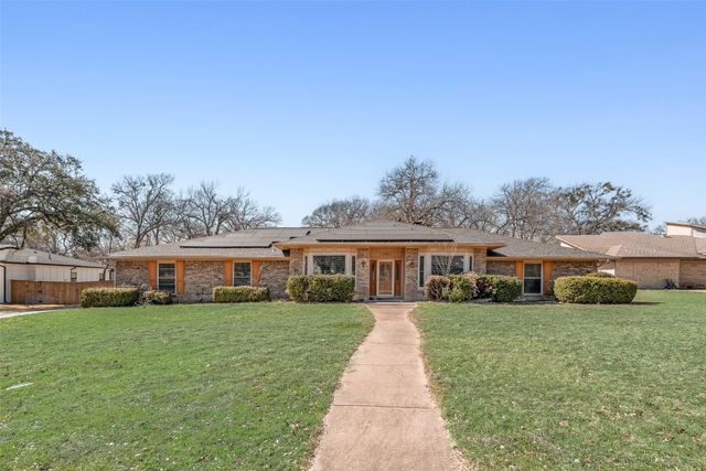 1301 Ranch Valley Drive, Desoto, TX 75115