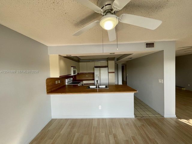 11894 SW 12th Place 11894, Davie, FL 33325