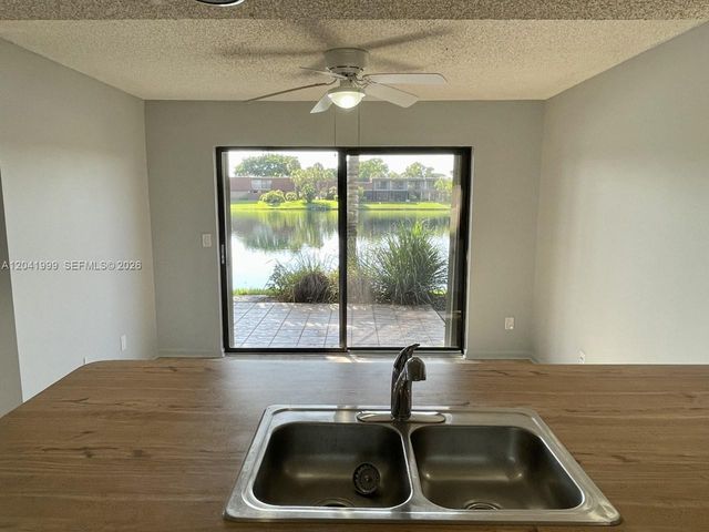 11894 SW 12th Place 11894, Davie, FL 33325