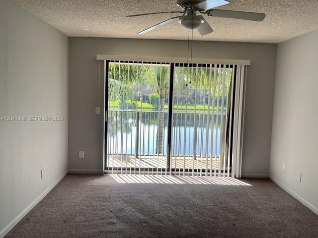 11894 SW 12th Place 11894, Davie, FL 33325