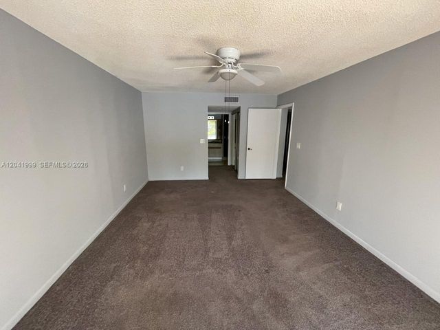 11894 SW 12th Place 11894, Davie, FL 33325