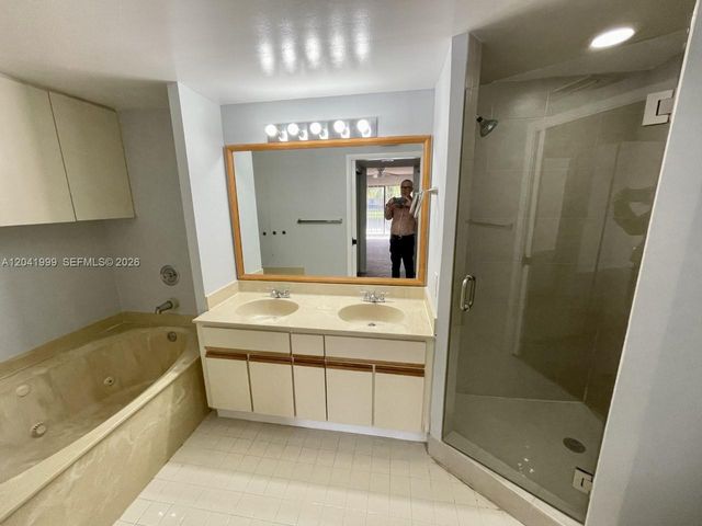 11894 SW 12th Place 11894, Davie, FL 33325