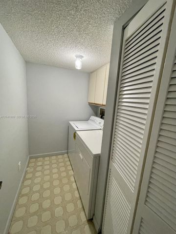 11894 SW 12th Place 11894, Davie, FL 33325