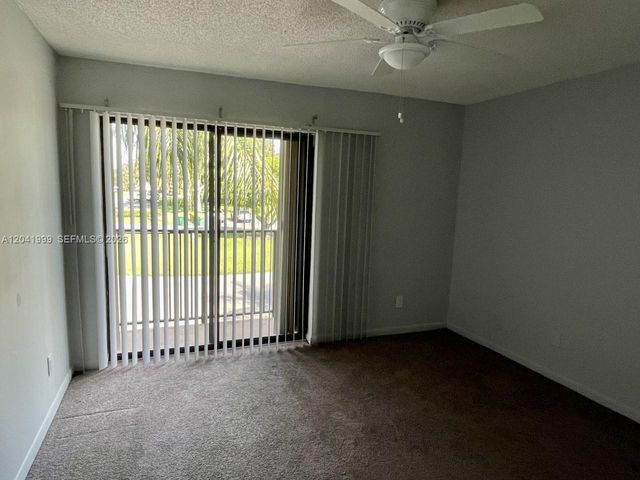 11894 SW 12th Place 11894, Davie, FL 33325