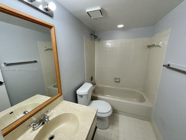 11894 SW 12th Place 11894, Davie, FL 33325