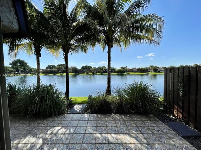 11894 SW 12th Place 11894, Davie, FL 33325