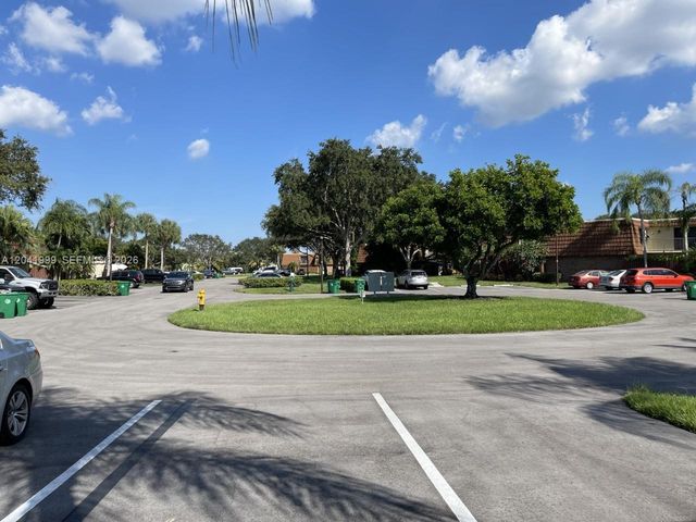 11894 SW 12th Place 11894, Davie, FL 33325