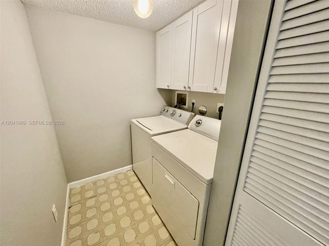 11894 SW 12th Place 11894, Davie, FL 33325