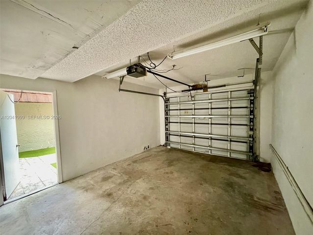 11894 SW 12th Place 11894, Davie, FL 33325
