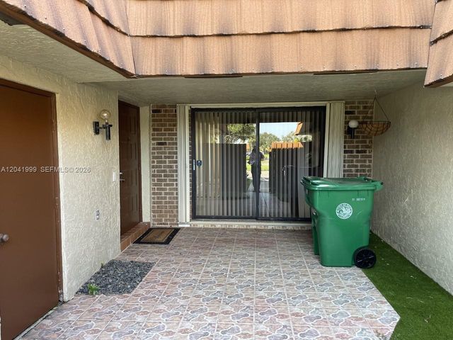 11894 SW 12th Place 11894, Davie, FL 33325