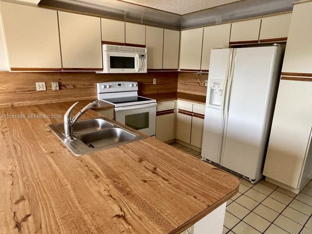 11894 SW 12th Place 11894, Davie, FL 33325