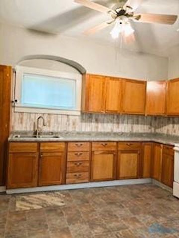 208 W MAIN Street, Leipsic, OH 45816