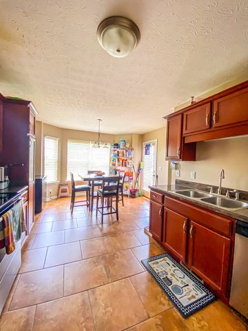 3891 Mackenzie Dr, Clarksville, TN 37042