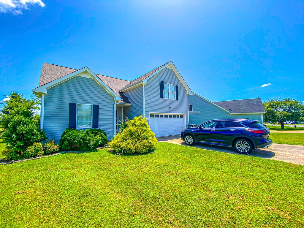 3891 Mackenzie Dr, Clarksville, TN 37042