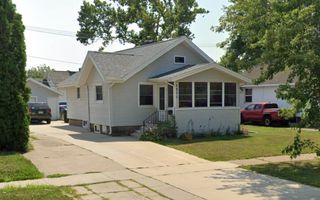 1071 F Avenue NW, Cedar Rapids, IA 52405