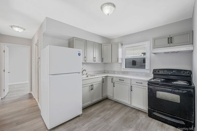 95 Wellesley Street, Hempstead, NY 11550