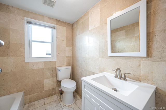 95 Wellesley Street, Hempstead, NY 11550