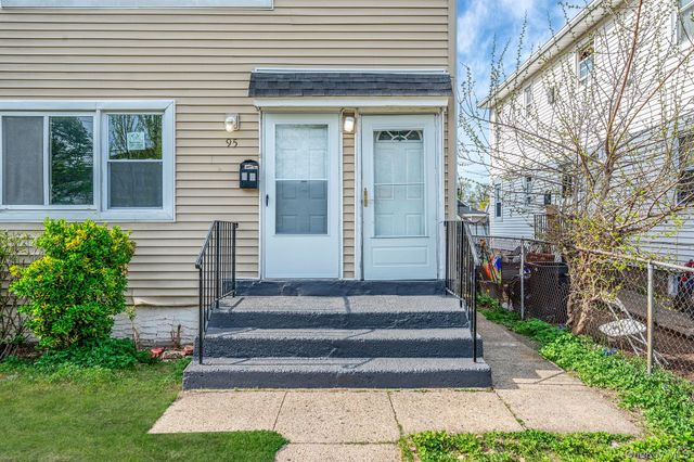 95 Wellesley Street, Hempstead, NY 11550