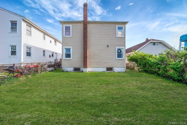 95 Wellesley Street, Hempstead, NY 11550