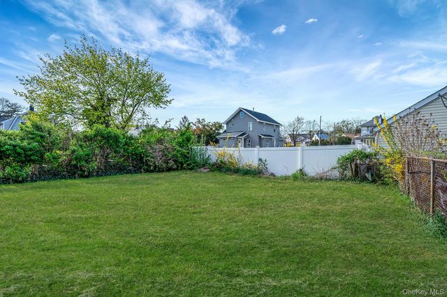 95 Wellesley Street, Hempstead, NY 11550