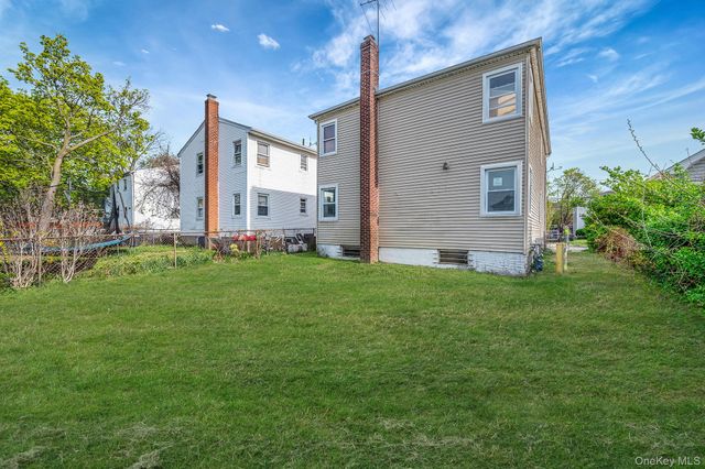 95 Wellesley Street, Hempstead, NY 11550