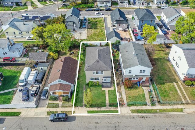 95 Wellesley Street, Hempstead, NY 11550