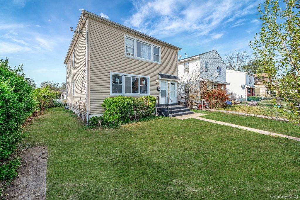 95 Wellesley Street, Hempstead, NY 11550