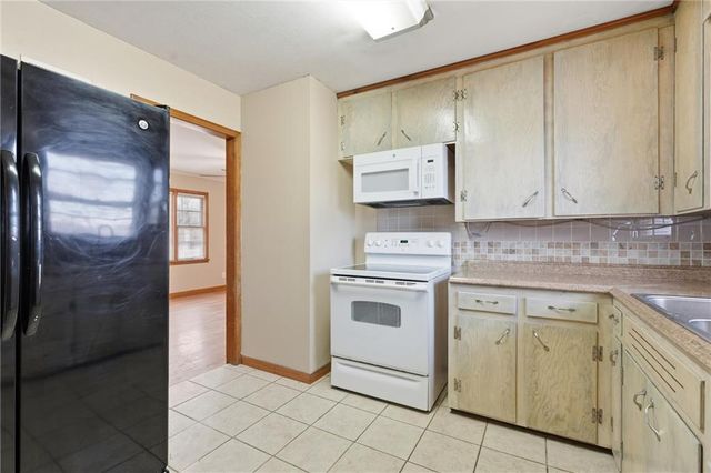 13609 Cypress Avenue, Grandview, MO 64030