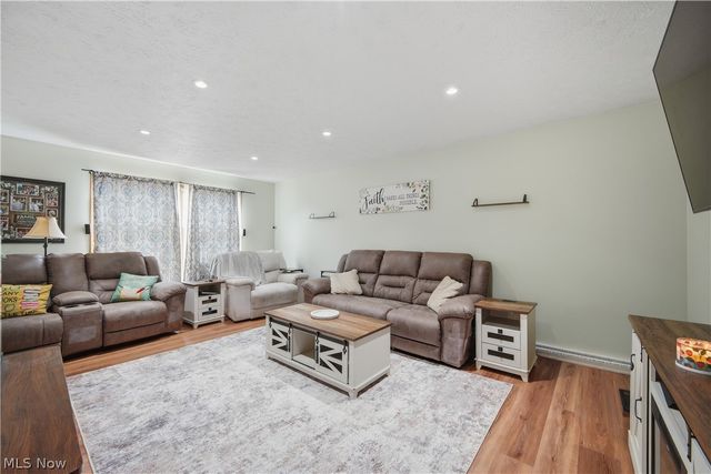 4647 Beverly Avenue NE, Canton, OH 44714