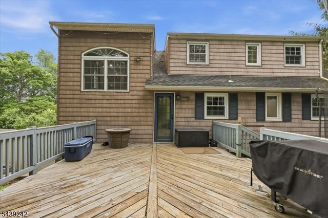 42 Virginia Ave, Jefferson Twp., NJ 07849