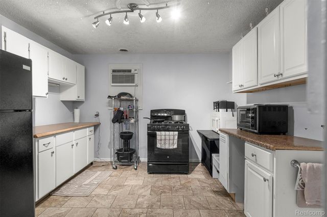 12001 Saint Aubin Street, Hamtramck, MI 48212