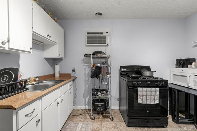 12001 Saint Aubin Street, Hamtramck, MI 48212