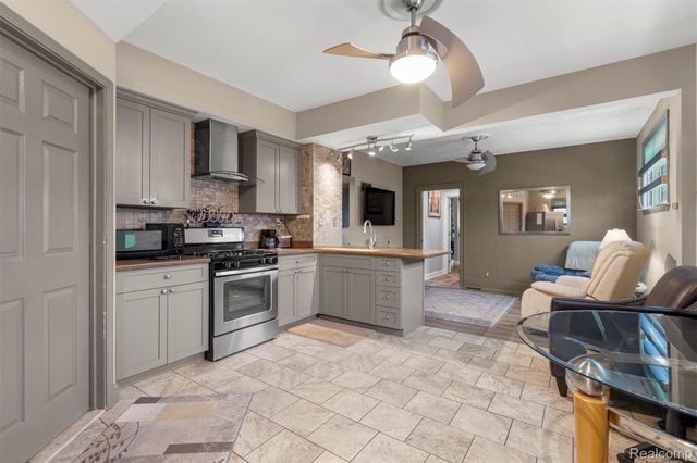 12001 Saint Aubin Street, Hamtramck, MI 48212