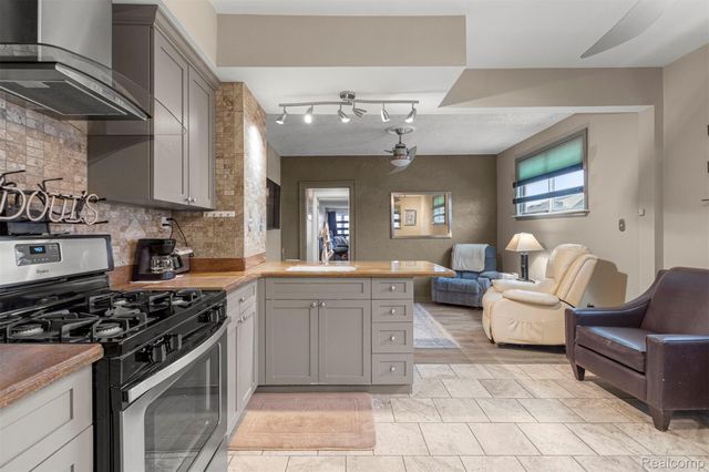 12001 Saint Aubin Street, Hamtramck, MI 48212