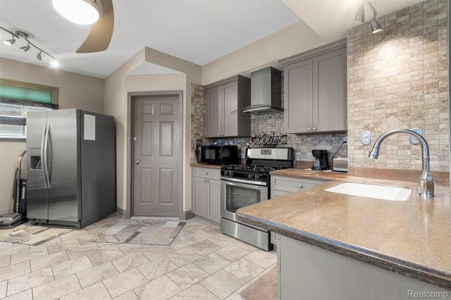 12001 Saint Aubin Street, Hamtramck, MI 48212