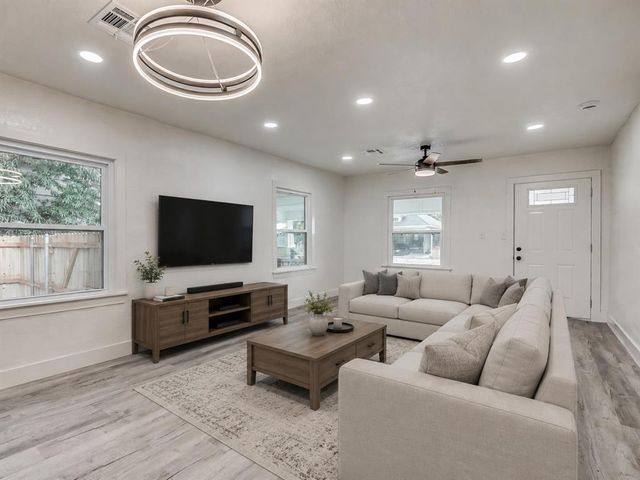 1625 NW 2nd Street, Oklahoma City, OK 73106