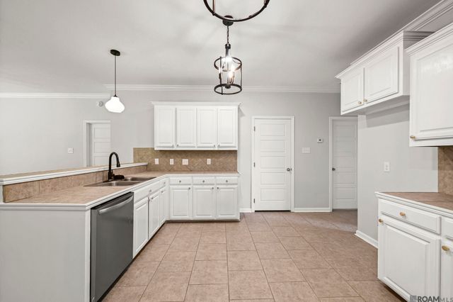43236 Cypress Bend Ave, Gonzales, LA 70737