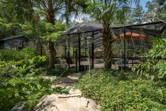 250 W West Lake Drive, Hawthorne, FL 32640