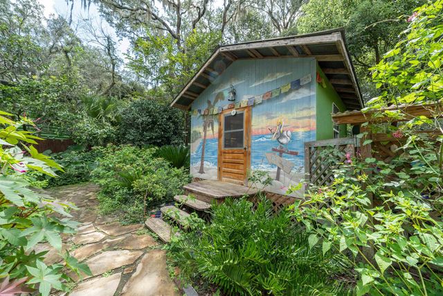 250 W West Lake Drive, Hawthorne, FL 32640