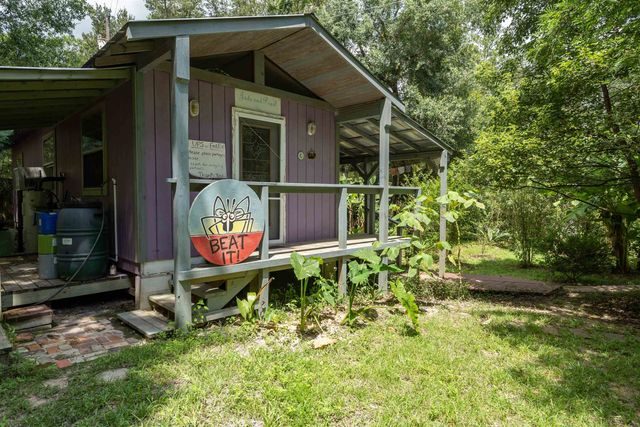 250 W West Lake Drive, Hawthorne, FL 32640